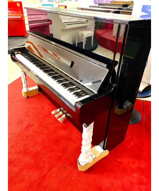 Vertical piano YAMAHA U1H glossy black