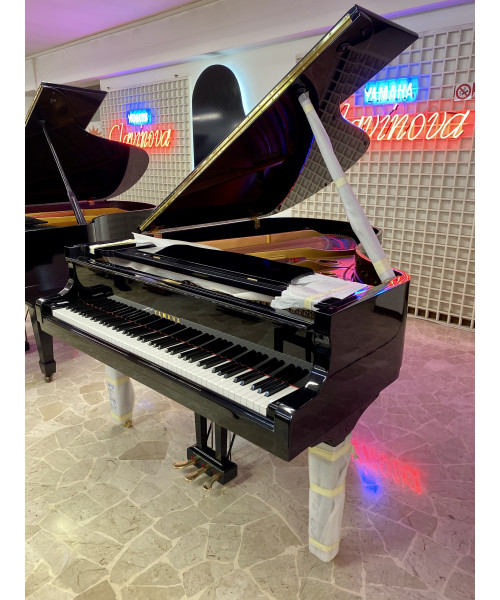 Half-tail piano YAMAHA MoD. Black G3