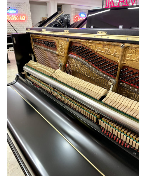 Vertical piano GROTRIAN Steinweg black satin