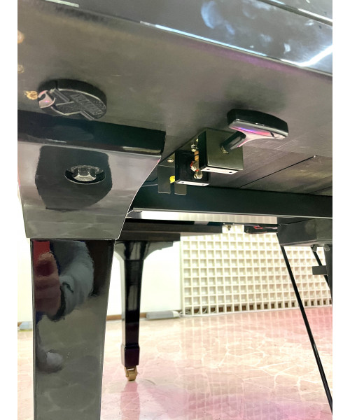 Half-tail piano YAMAHA MoD. Black G1 with mute