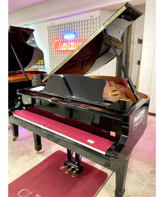 Half-tail piano YAMAHA MoD. C3 polished centenary black