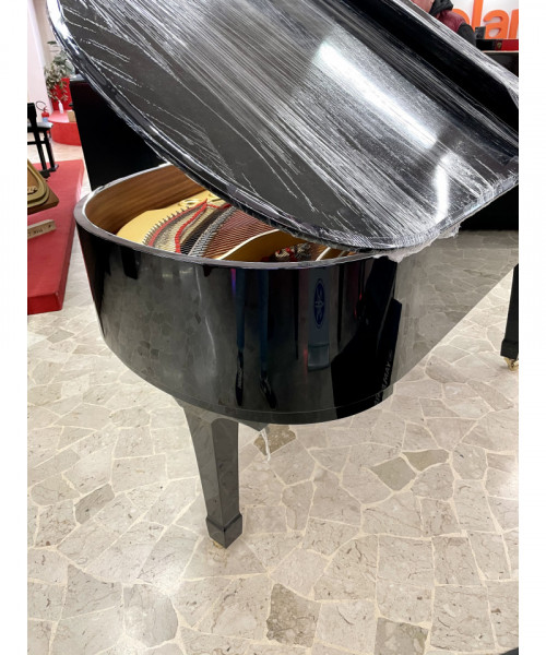 Half-tail piano YAMAHA Mod. C5 Shiny black