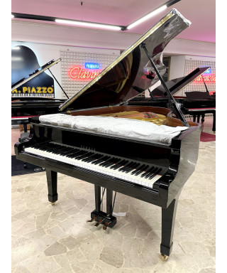 Half-tail piano YAMAHA Mod. C5 Shiny black