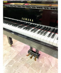 Half-tail piano YAMAHA Mod. C5 Shiny black