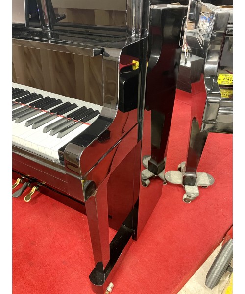 Vertical piano KREUTZ MoD. Up-132 glossy black