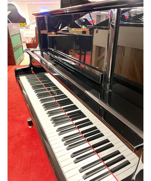 Vertical piano KREUTZ MoD. Up-132 glossy black