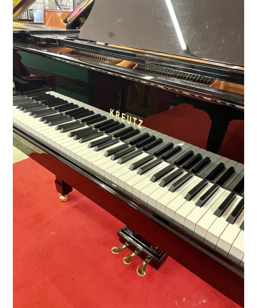 Half-tail piano KREUTZ MoD. GPS-148 glossy black