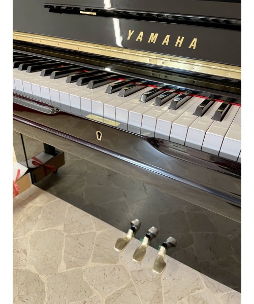 Vertical piano YAMAHA MoD. U3 glossy black
