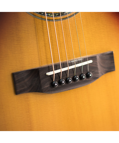 GOLDWOOD Grand Auditorium CTW EQ Sun shiny