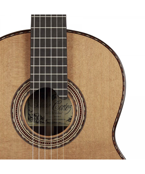 SALVADOR CORTEZ CHITARRA CLASSICA 4/4 CON TASTIERA RIALZATA