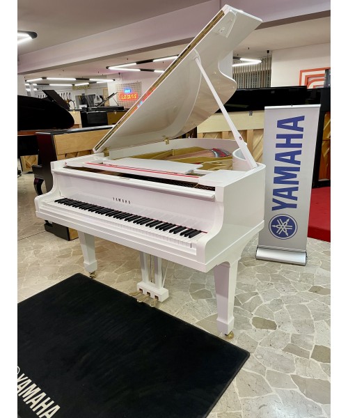 Half-tail piano YAMAHA G3 glossy white