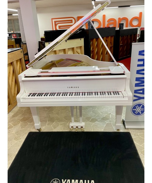 Half-tail piano YAMAHA G3 glossy white