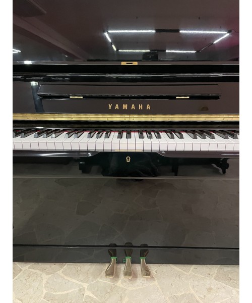 Vertical piano YAMAHA U3x glossy black