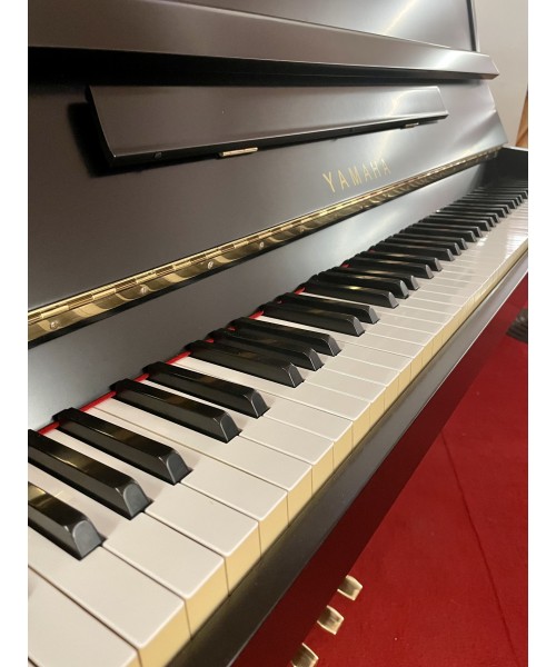 Vertical piano YAMAHA Lu101 glossy black