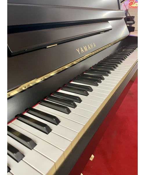Vertical piano YAMAHA Lu101 glossy black