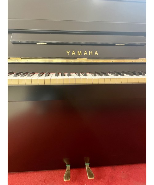 Vertical piano YAMAHA Lu101 glossy black