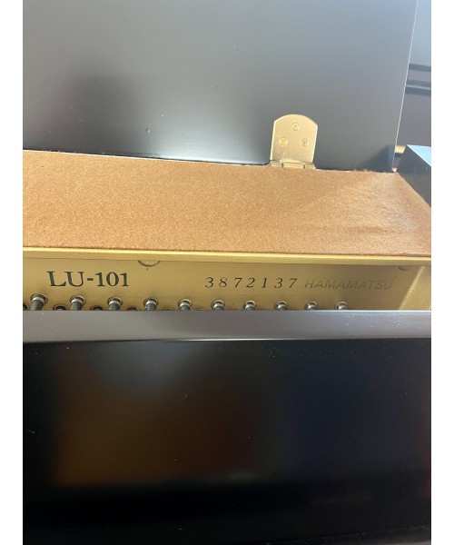 PIANOFORTE VERTICALE YAMAHA LU101 NERO LUCIDO