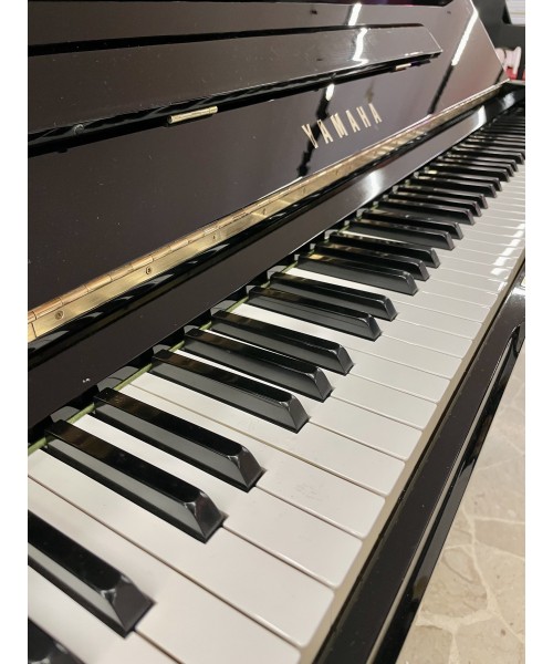 Vertical piano YAMAHA U3h glossy black