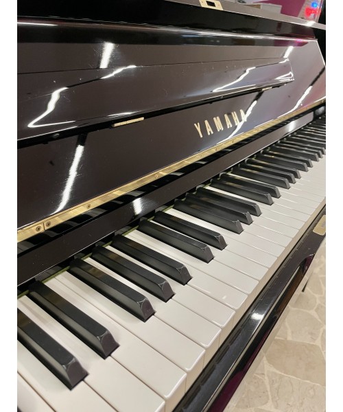Vertical piano YAMAHA U1G glossy black
