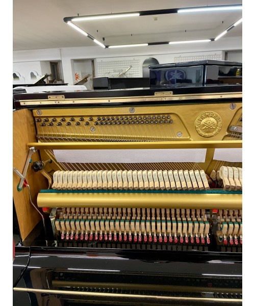 Vertical piano YAMAHA U1G glossy black