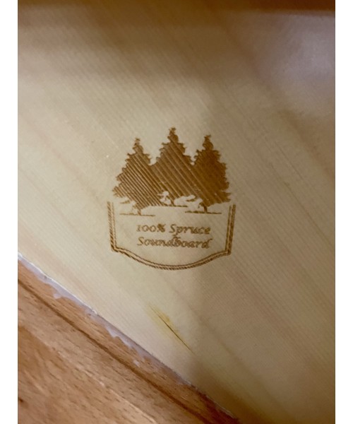 Vertical piano Schumann Mod.120 shiny white