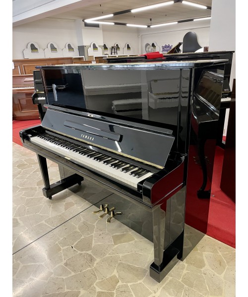 Vertical piano YAMAHA U3 glossy black