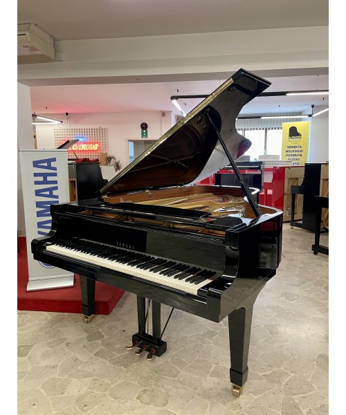 Tailed piano YAMAHA MoD. C7 glossy lacquered black