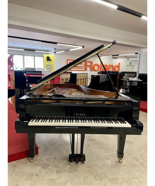 PIANOFORTE A CODA YAMAHA MOD. C7 NERO LACCATO LUCIDO