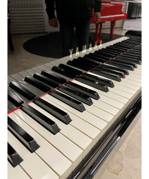 PIANOFORTE A CODA YAMAHA MOD. C7 NERO LACCATO LUCIDO