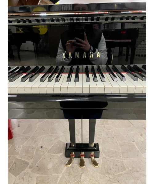 Tailed piano YAMAHA MoD. C7 glossy lacquered black