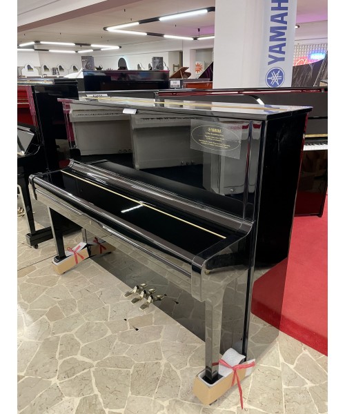 Vertical piano YAMAHA Mod.U1 Black glossy lacquered