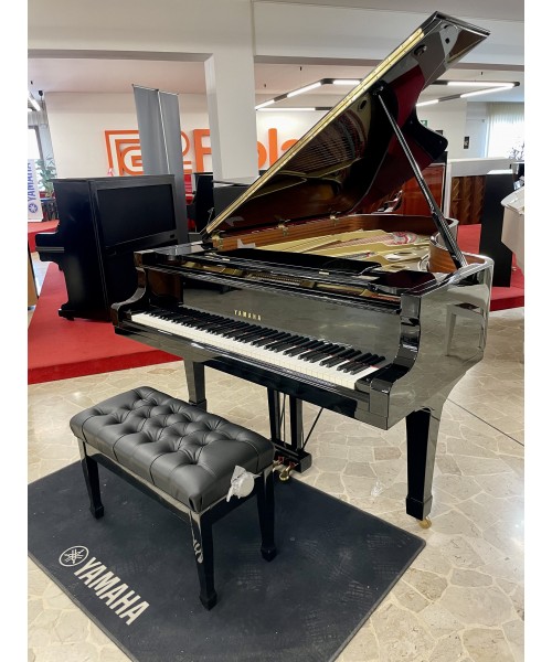 Tailed piano YAMAHA MoD. C7 glossy black
