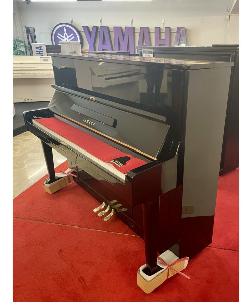 Vertical piano YAMAHA U1 glossy black