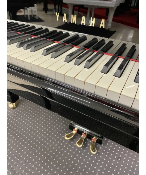 Tailed piano YAMAHA C7 glossy black