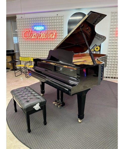 Tailed piano YAMAHA C7 glossy black
