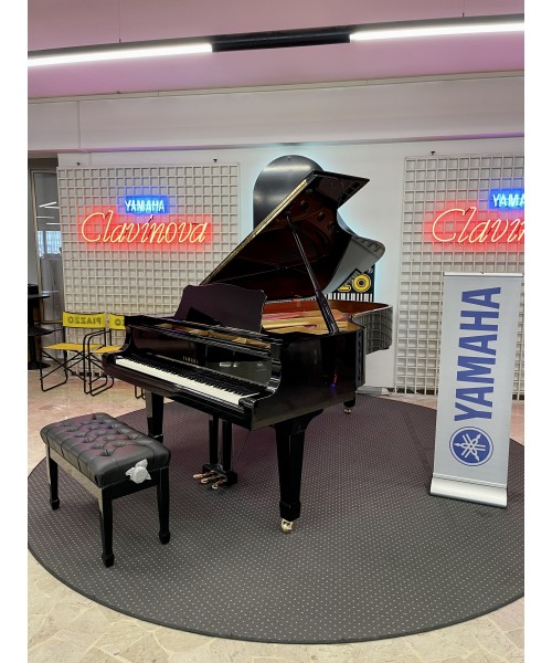 Tailed piano YAMAHA C7 glossy black