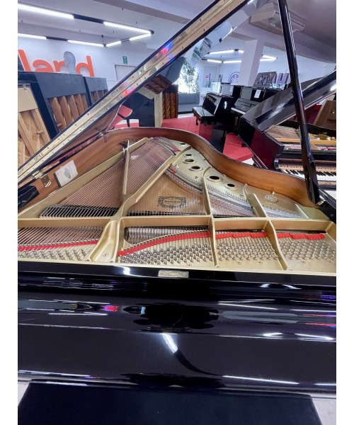 Half-tail piano YAMAHA G5 glossy black