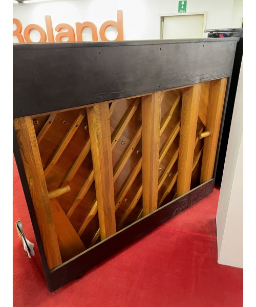 Vertical piano glossy black diapason