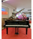 Half-tail piano YAMAHA C5 glossy black