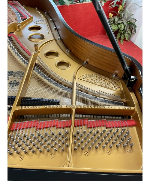 Half-tail piano STEINWAY & SONS MoD. Or shiny black