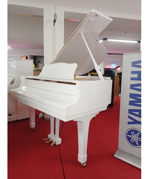 Half-tail piano YAMAHA C3 glossy white