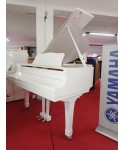 Half-tail piano YAMAHA C3 glossy white