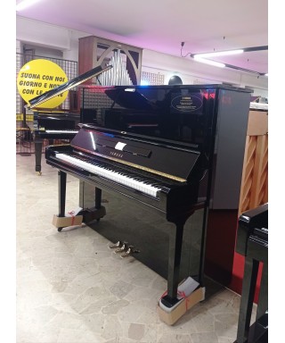 Vertical piano YAMAHA Mod.u3 glossy black