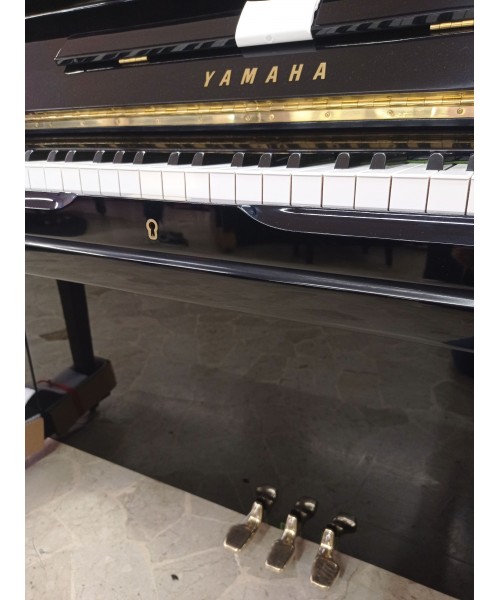 Vertical piano YAMAHA Mod.u3 glossy black