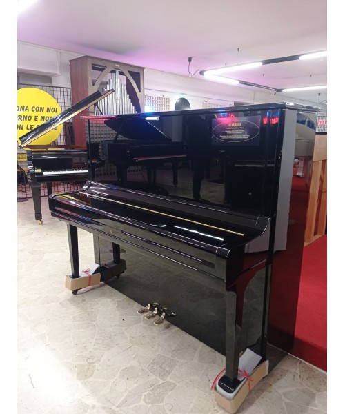 Vertical piano YAMAHA Mod.u3 glossy black