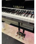 Half-tail piano YAMAHA G3 glossy black