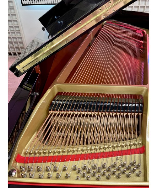 Half-tail piano YAMAHA G3 glossy black