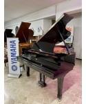 Half-tail piano YAMAHA C5 glossy black