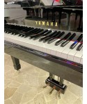 Half-tail piano YAMAHA C3 shiny black