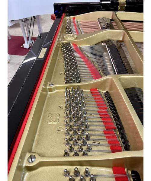 Half-tail piano YAMAHA C3 shiny black